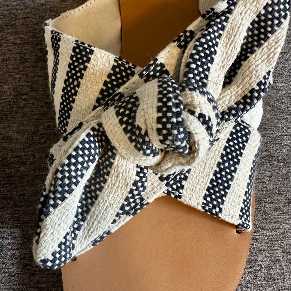 Sandals - Picture 3 of 4